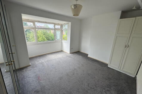 62 Sandhurst Avenue - bedroom 2