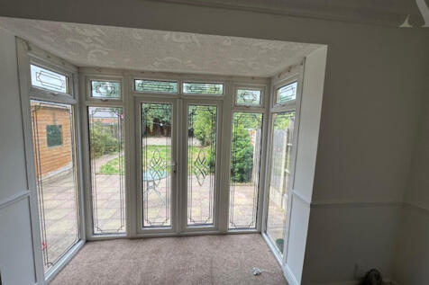 62 Sandhurst Avenue - reception 2 x 2