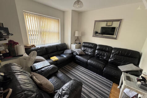 32 Ward Close Reception 1