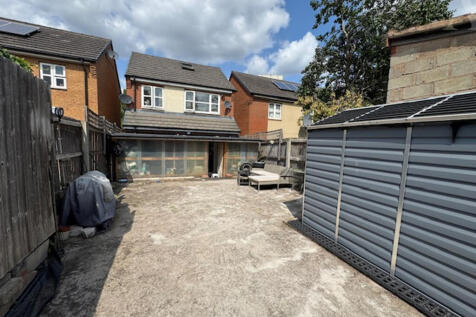 32 Ward Close Garden