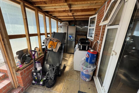 32 Ward Close Summer Room