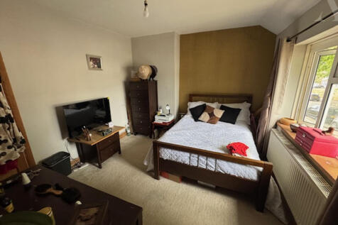 49 Ingleton Road bedroom 1