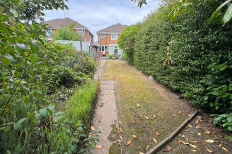 5 Ronald Grove garden 2