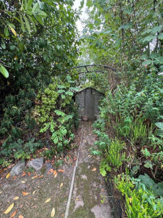 5 Ronald Grove  rear garden