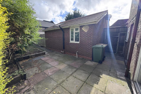 17 Tanhouse Farm Road Garden x 3