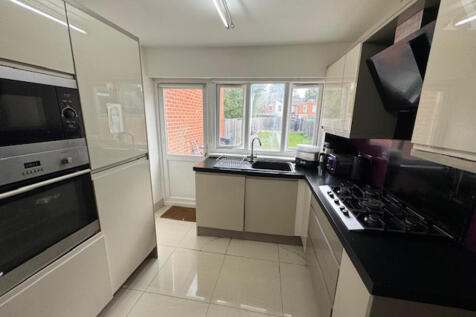21 Moathouse Road Kitchen