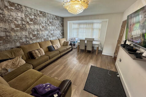 21 Moathouse Road Lounge