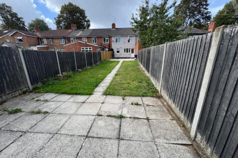 21 Moathouse Road Rear Garden x 2