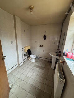 27 College Road Bathroom.jpeg