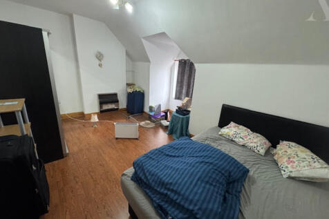 27 College Road Attic Room.jpeg