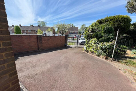 Bradford Road Frontage