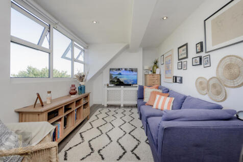 4&#64;81 mayfield rd-3937