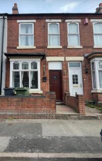 Deceptively spacious 3-bedroom terraced house for