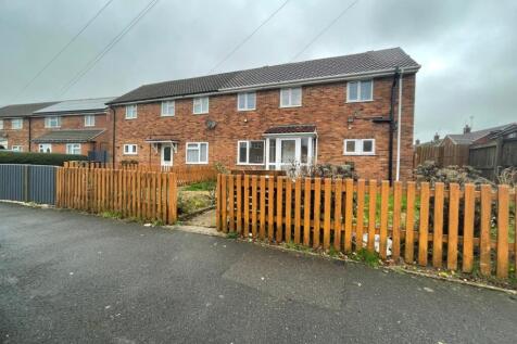 Stunning 3-bedroom house To Let Hollywood B47