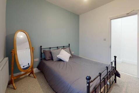teyNnJQK4EJ-Bedroom