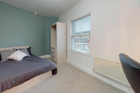 SuJhcgJrFL6-Bedroom