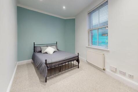zdHGKjzTfjW-Bedroom
