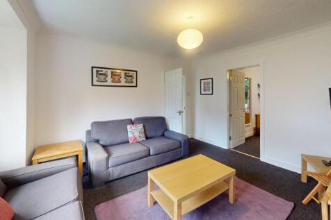 11-Ferens-Close-Livi