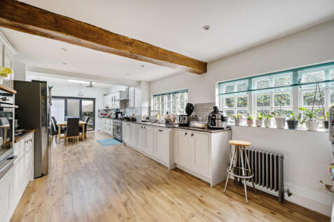 1374670-26-690e23...