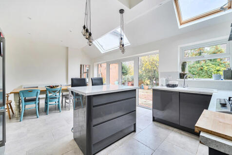 1374383-21-690b63...