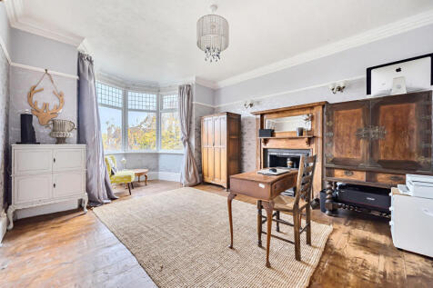 1374383-12-690b62...