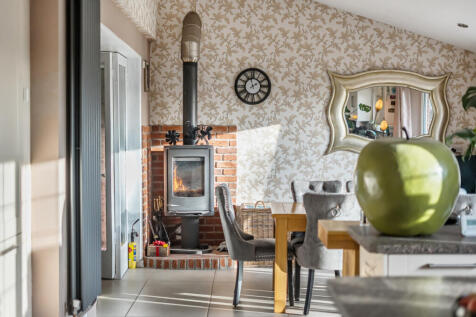 1386274-2-6931a36...