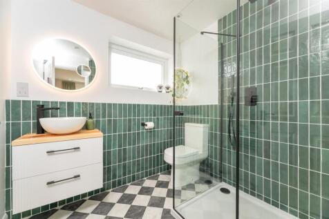 En-Suite Bedroom 1