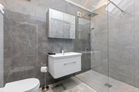 En-Suite To Bedroom 1