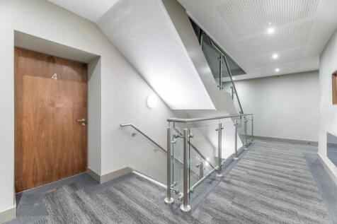 Landing &amp; Apartment Entrance