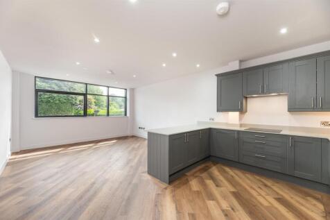 Kitchen &amp; Living Area