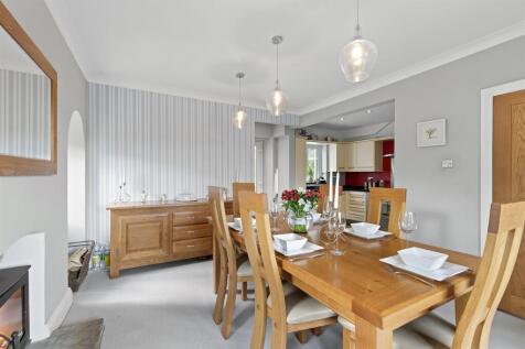 Dining Room To The Kitchen