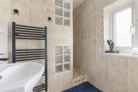 En-Suite Bedroom 1