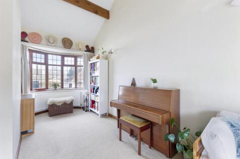 Bedroom/Family Room