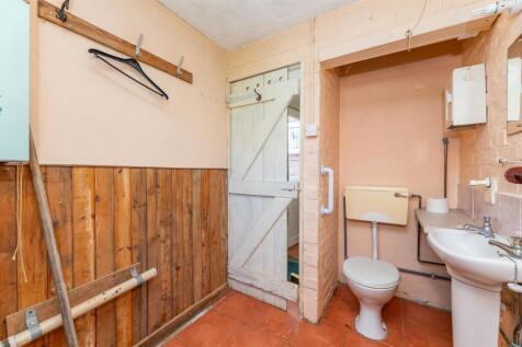 Downstairs WC &amp; Utility