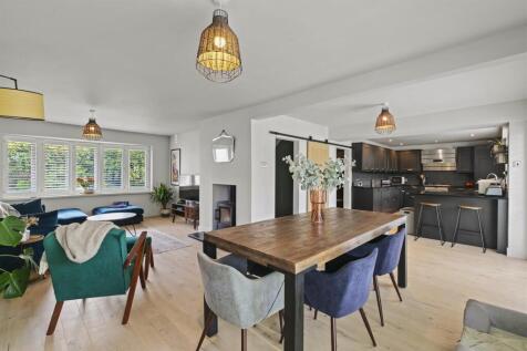 Open Plan Living / Dining &amp; Kitchen