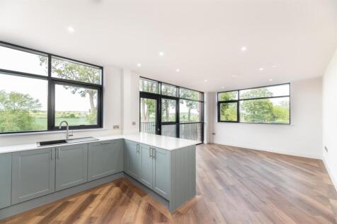 Kitchen &amp; Living Area