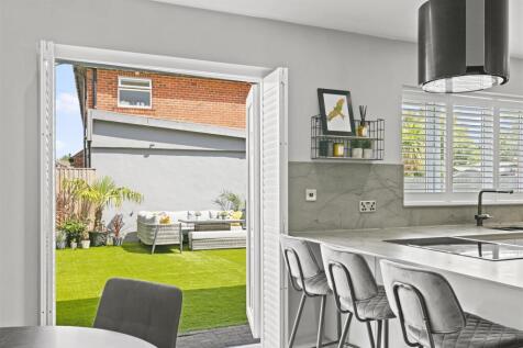 Dining Kitchen To The Garden