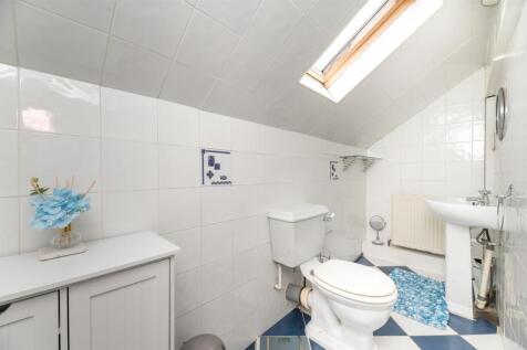 En-Suite To Bedroom 1