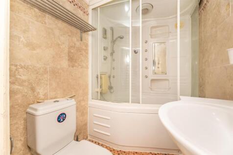 En-Suite Bedroom 1