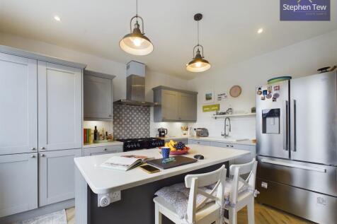 Kitchen/ Dining Room