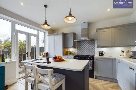 Kitchen/ Dining Room