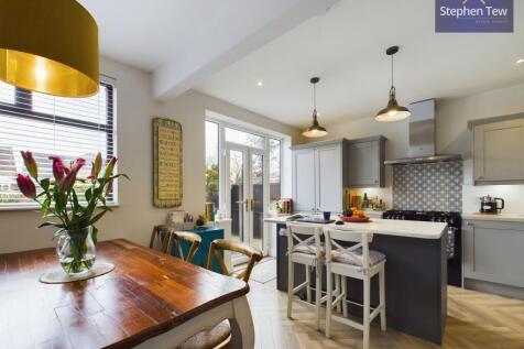 Kitchen/ Dining Room