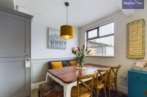 Kitchen/ Dining Room
