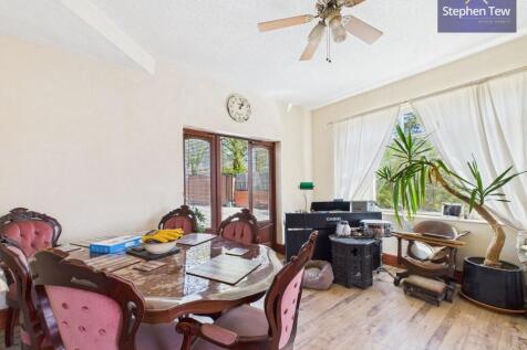 Lounge/ Dining Room