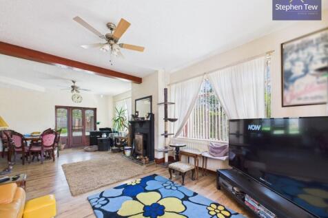 Lounge/ Dining Room