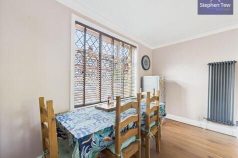 Kitchen/ Dining Room