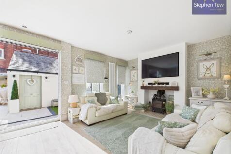 Kitchen / Living Area