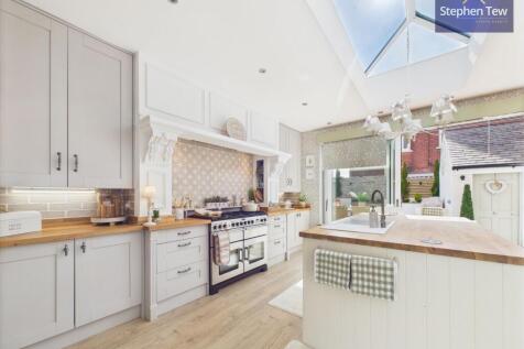 Kitchen / Living Area