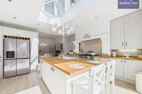 Kitchen / Living Area