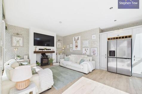 Kitchen / Living Area